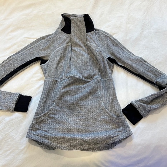 Lululemon long sleeve activewear tops Base Runner Half Zip Pullover Gray… - Picture 5 of 5